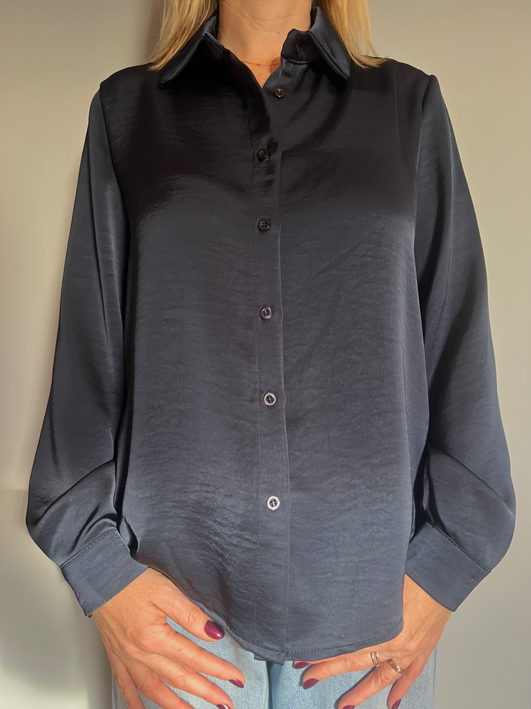 Chemisier satiné bleu dentelle "Just Woman"