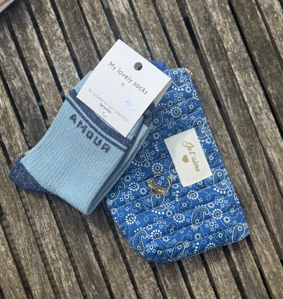Trousse "Je t'aime" et paire de chaussette "Amour" et bague
