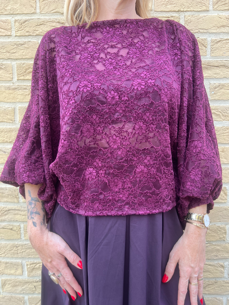 Blouse 'dentelle Chic" bordeaux