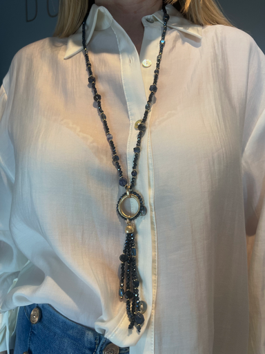 Long collier bleu perles